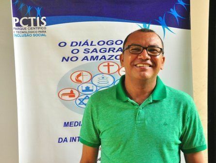 Professor de Ensino Religioso Gláucio da Gama complementa formação